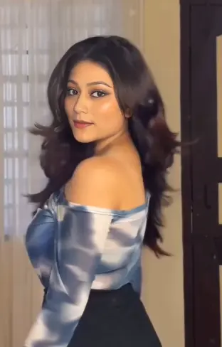 Beautiful Horny Webcam Girl Showing Her Big Boobs And Her Sweaty Pussy On Live Fully Nude