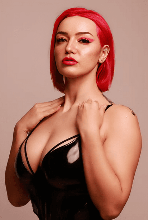 Beautiful Sexy Hot Italian DJ Babe Olly Esse Exclusive Accidentally Showing Her Boobs During Changing Her Cloths By Her Dress Artist