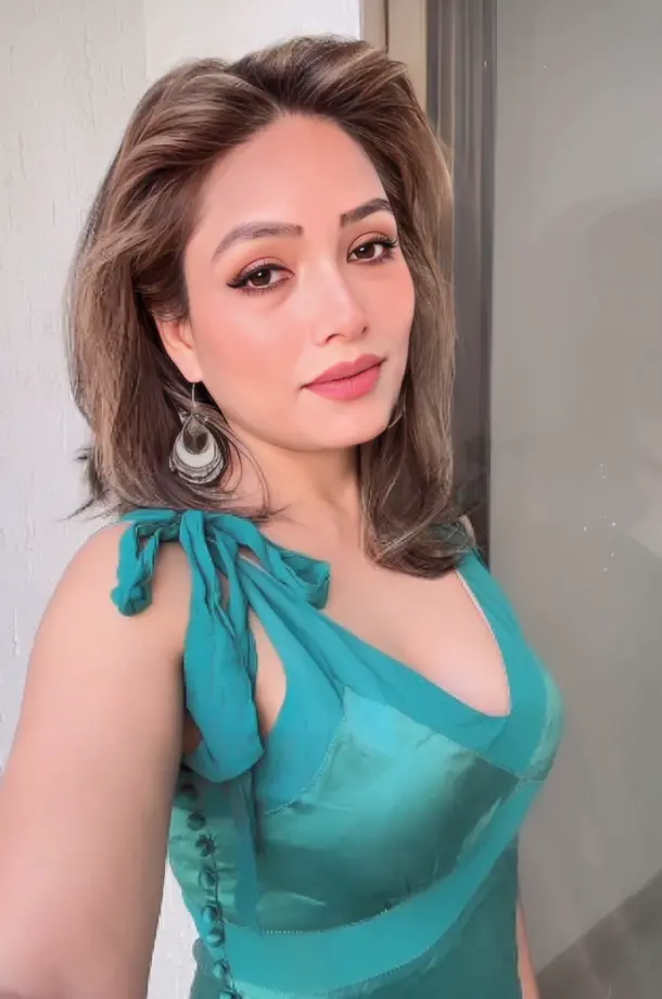 Famous Blue Film Actor Zoya Rathore Fully Nude In BTS And Getting Cum On Her Pussy By Her Co-actor Leaked Clip