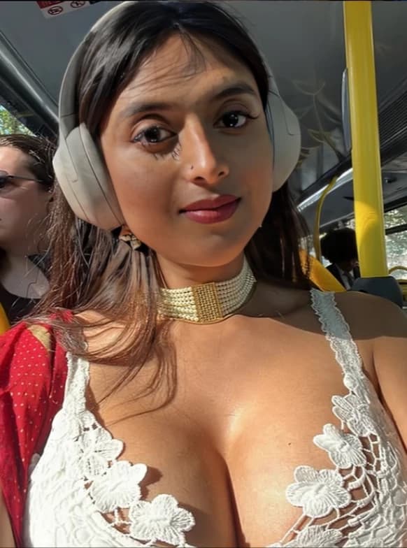 Famous Insta Model Sannati Mitra Playing With Vibrator And Rubbing Her Pussy With Fully Nude