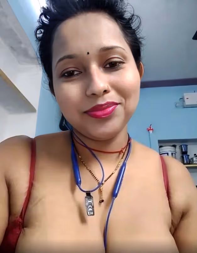 Hot Desi Bhabhi No. 1 Sucking, Spitting Milk, and Showing Ass on StripChat Live