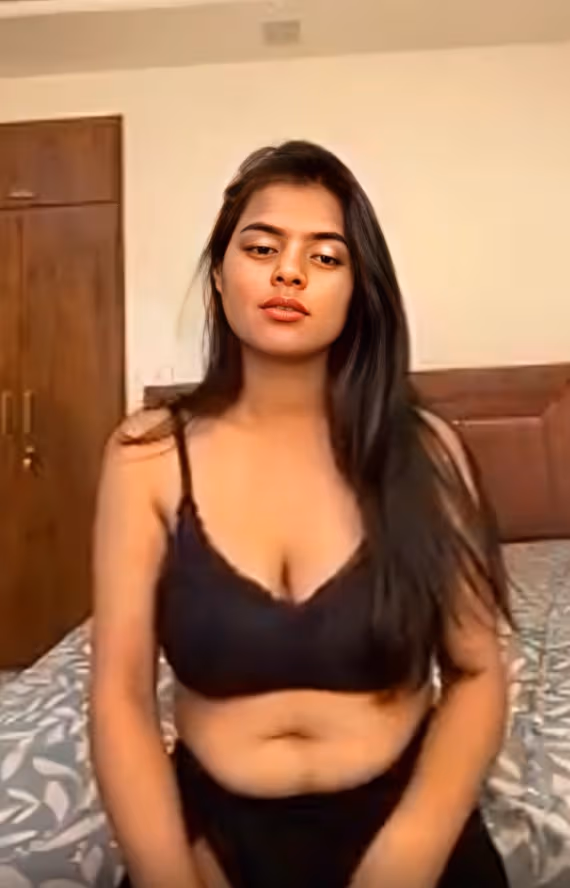 Famous Model Emmy kapoor Showing Boobs, Pussy & Ass and Stretching Asshole on StripChat Live