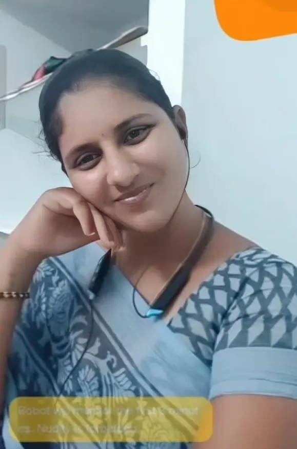 Desi Sexy Somiya Bhabhi Teasing In Blue Saree And Flashes Her Big Boobs And Pressing Them With Horny Moves On Live Chat