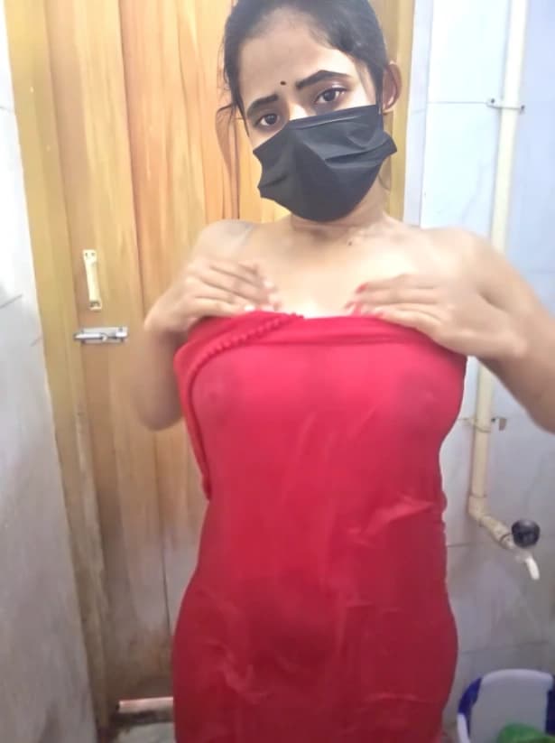 Horny Sexy Bhabhi Bathing Fully Nude And Rubbing Her Pussy And Play With Dildo In Bathroom