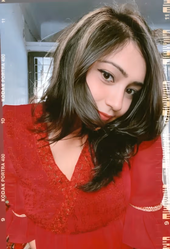 Horny Desi Chubby Girl Showing Her Big Juicy Boobs And Rubbing Her Pussy In Leaked Clips