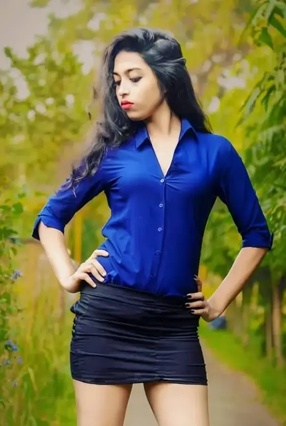 Bong model Anurima Banik showing her nude pussy, asshole, and taking a piss in leaked video