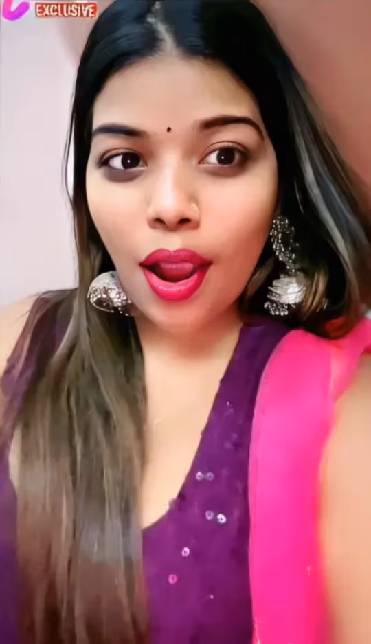 Bong hot model malaika showing her juicy big boobs with horny moves on tango live