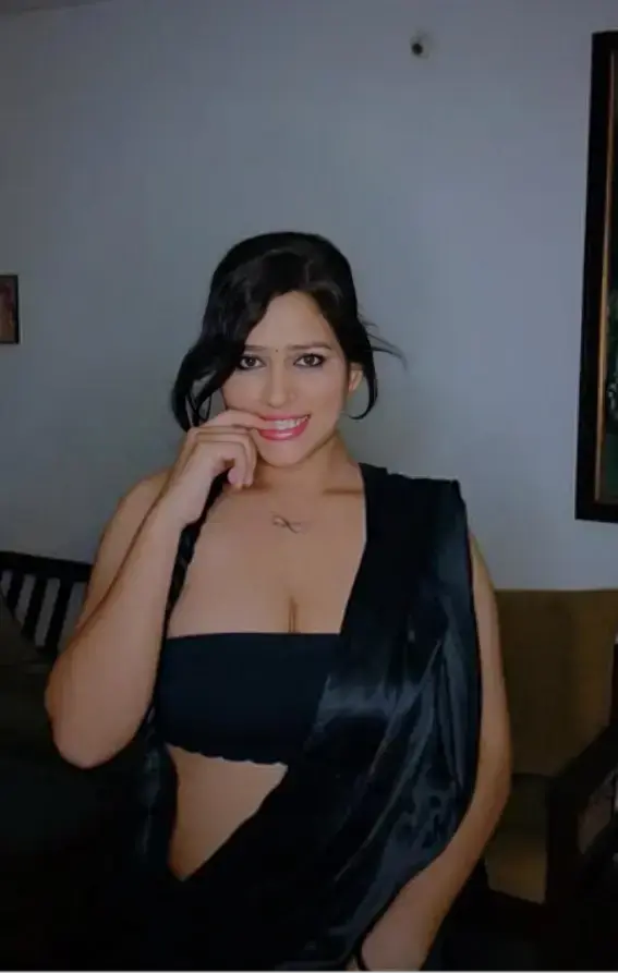 Famous instagram model Ankita Singh aka Duskybae showing her boobs and press them