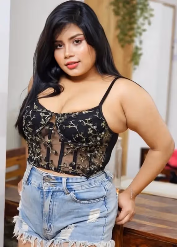 Famous Horny Chubby Girls Amesha Showing Her Huge Boobs And Rubbing Her Pussy With Dildo And Vibrator