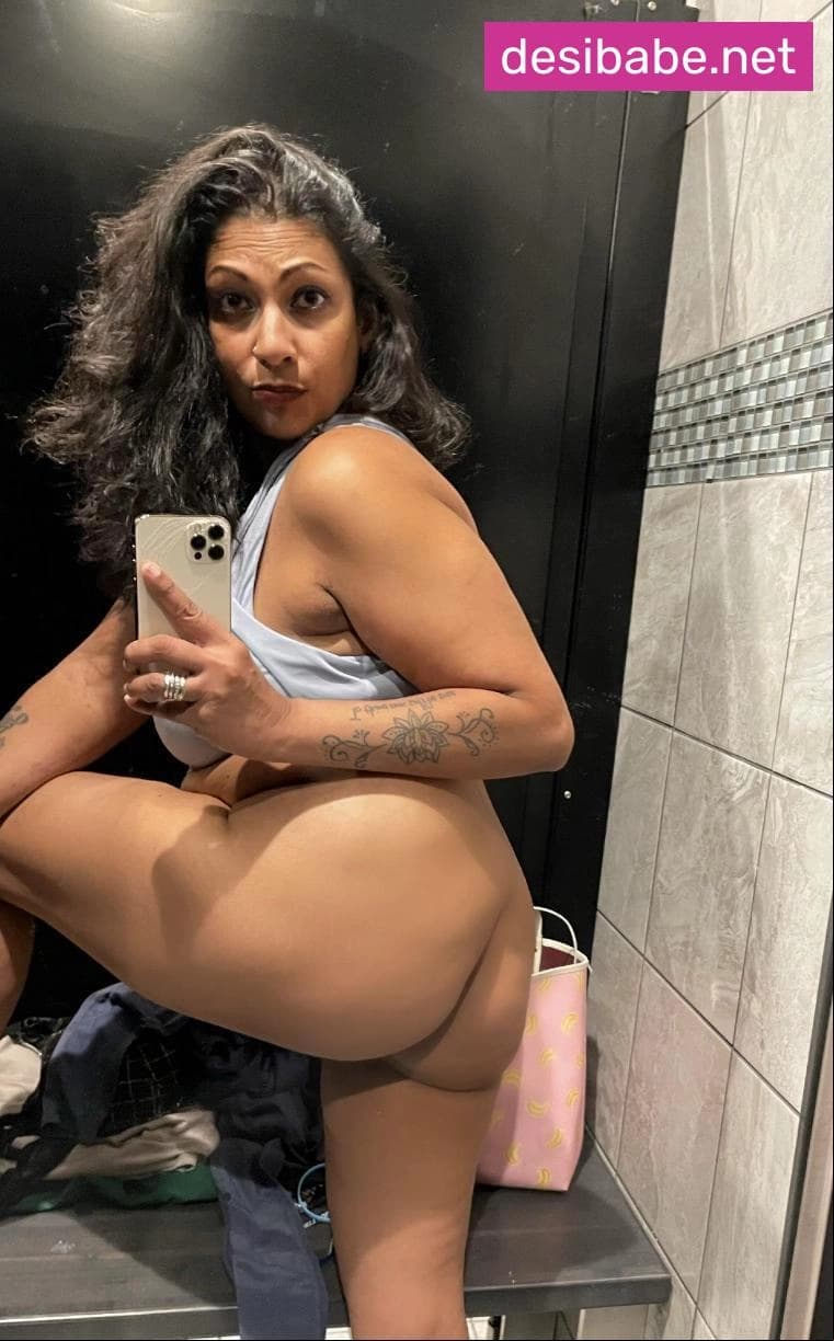 Image of Indian NRI Busty Horny Naughty Milf Aunty Fully Nude Private Sexy Big Boobs And Big Ass Show Sucking BBC Public Nudes Pics