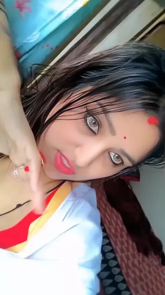 Horny Benagali Boudi Jhumpa Being Topless During She Teases On Tango Live Fully Nude Video