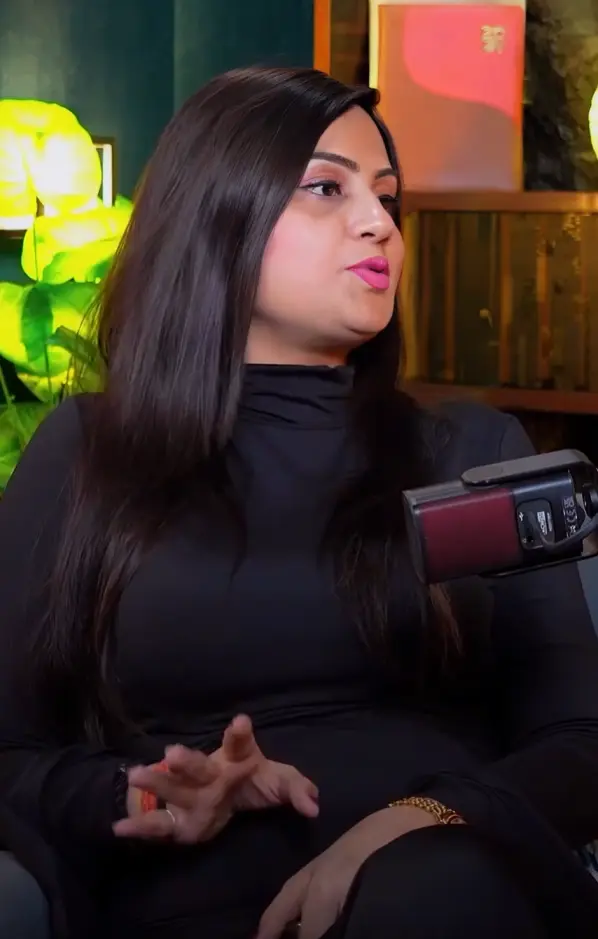 Famous Actress Shubhangi Sharma Leaked Video Pressing Her Big Boobs & Showing Nipples