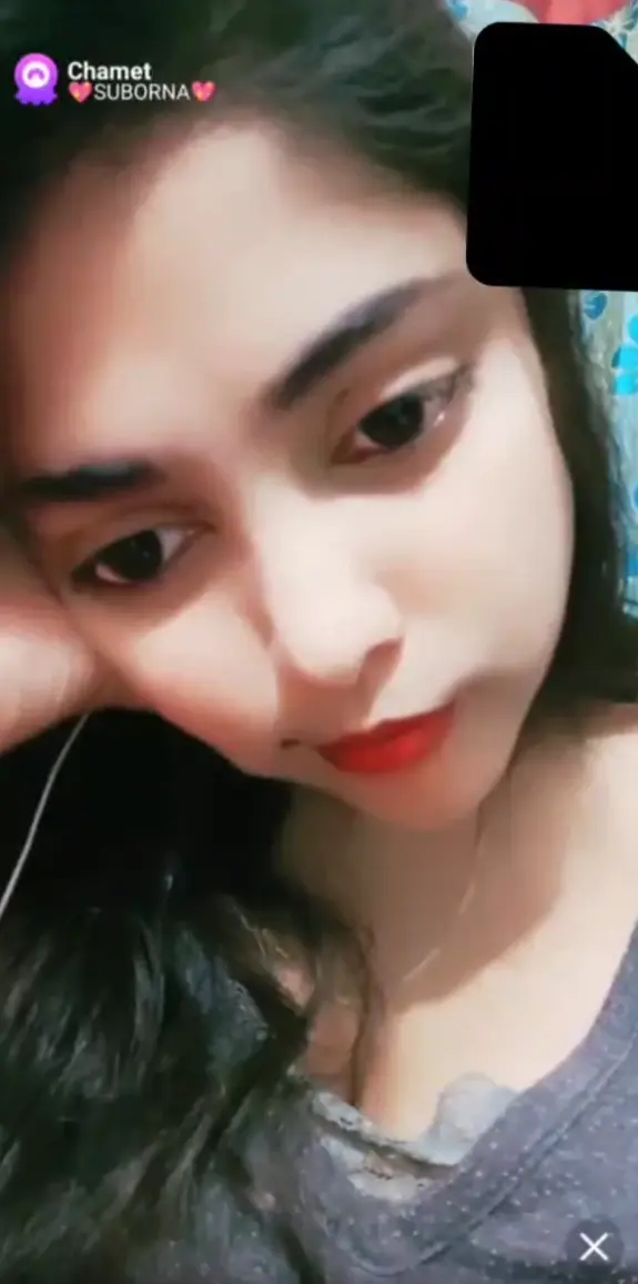 Sexy Indian Girl Chamet Live Teasing Her Tight Body in Leaked Video