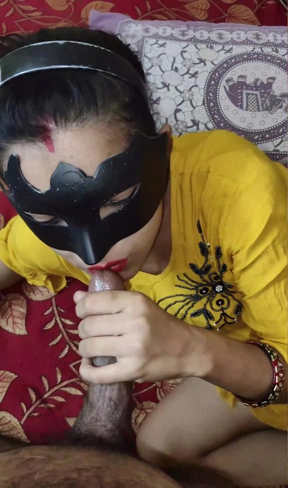 Horny Desi Bhabhi Oiled Up Cock And Fucked Hard By Her Boyfriend Fully Nude Leaked MMS