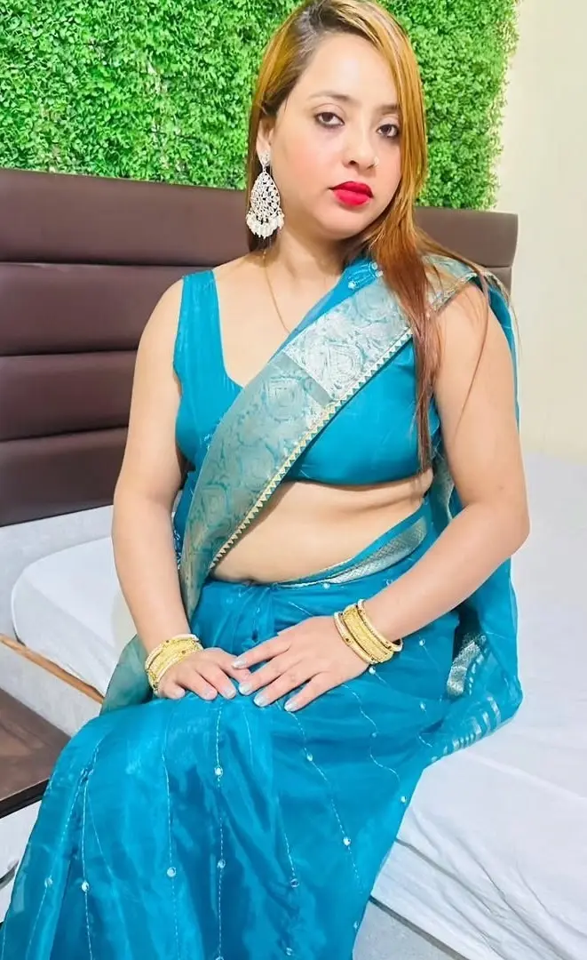 Viral Desi Bhabhi Nude in Corridor Giving Blowjob in Elevator Leaked Sex Video