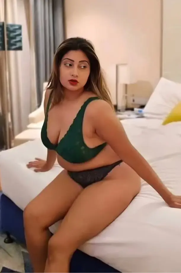 Insta Model Fariha Priyam Leaked Nude Topless Photoshoot Huge Boobs Hanging Out