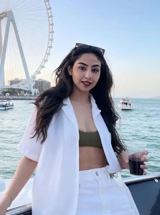 Horny Sexy Nri Babe Private Nudes Photos Collection Showing Her Boobs And Horny Ass