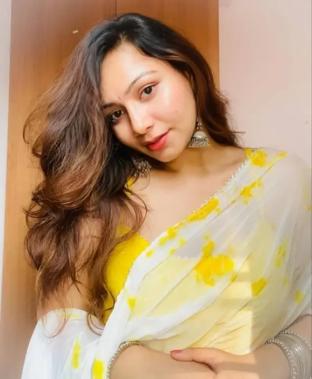 Beautiful Sexy Indian GF Fucking Hard and Giving Blowjob to Her BF leaked clips