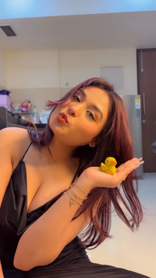 Curly Quinn aka EveQuinn's Ass Shake in Thong Panties Live