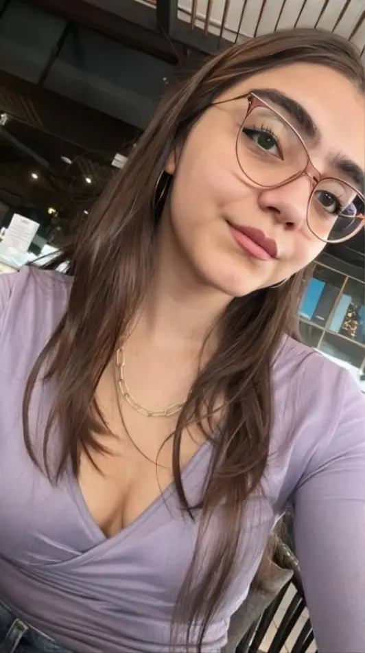 Gorgeous Indian NRI Babe's Leaked Nude Selfshots Pics and Clips