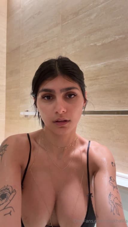 Arab Queen Mia Khalifa Topless While Preparing Breakfast and Taking a Shower ~ with Face