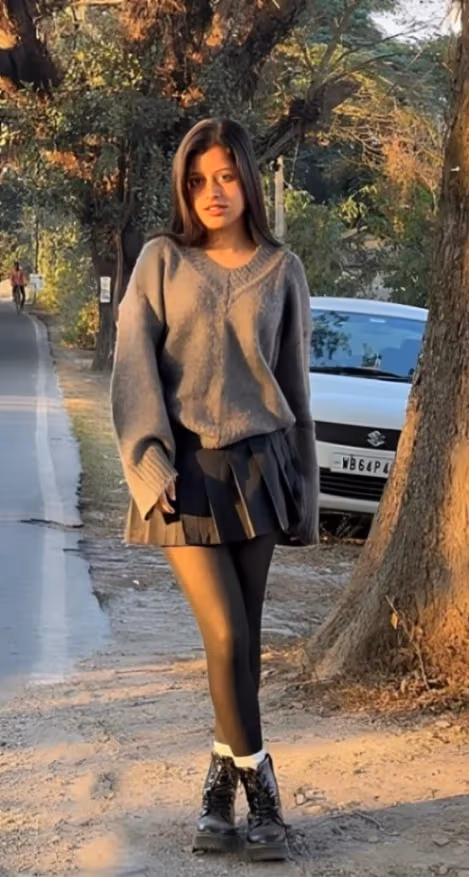 Beautiful Sexy Bengali Girlfriend Showing Her Boobs And Teasing With Her Boyfriend Fully Nude Clips