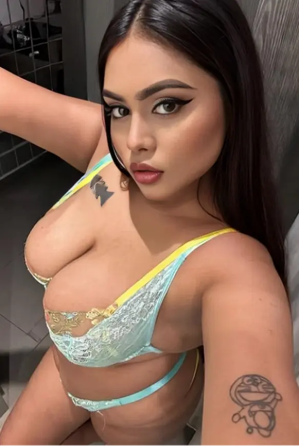 Famous Chubby Model Oasi Das Showing Her Huge Boobs And Rubbing Her Fatty Pussy With Moaning