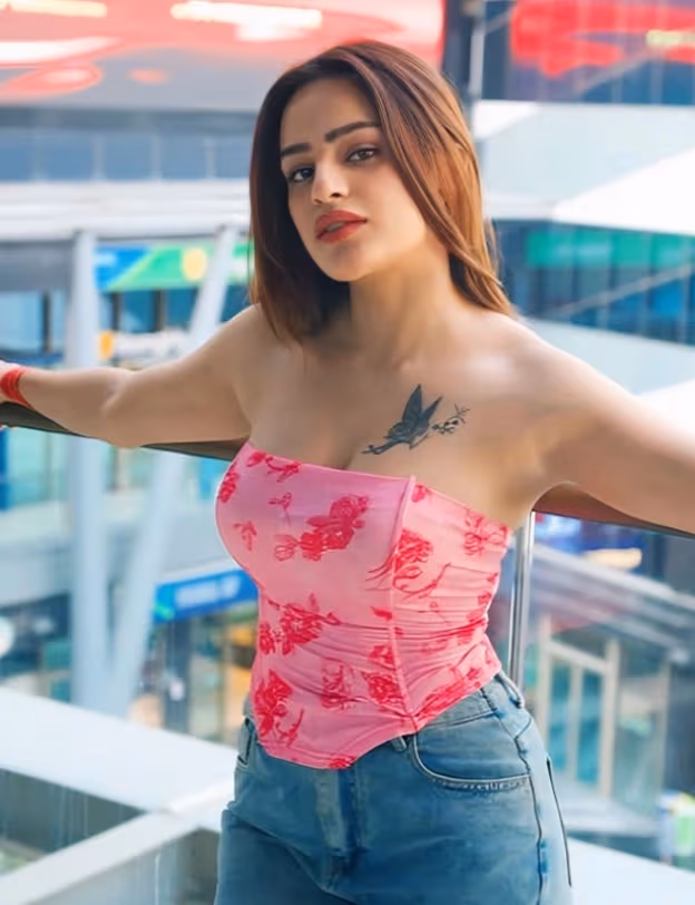 Famous instagram model Ankita Singh Nude Pressing Her Boobs with Seducing Moves in Premium Clip