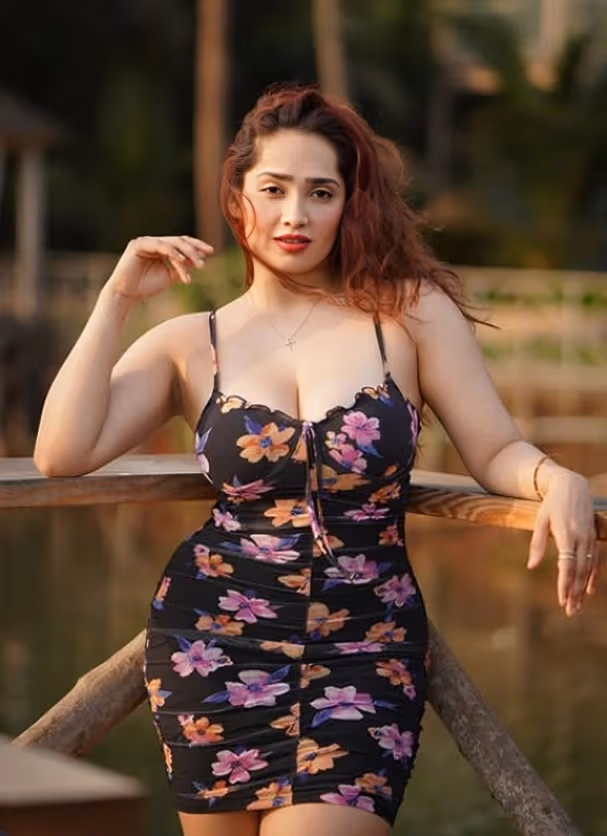 Famous insta influencer Adity Mistry Hot Live Bikini Twerk Session Watch Her Shake That Ass