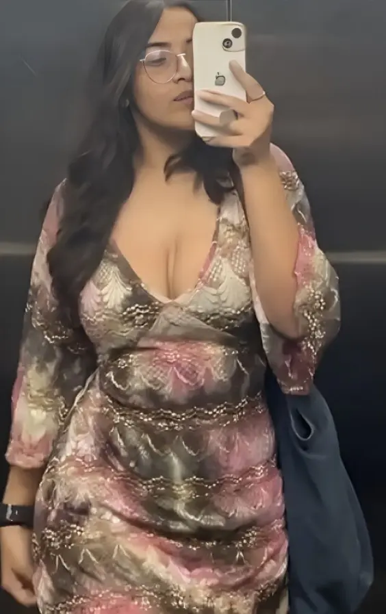 Superbusty NRI Babe Leaked Amazing Boobies in Private Clips